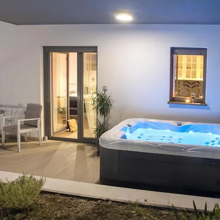 And Hot Tub Apartment Split