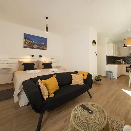 And Hot Tub Apartment Split