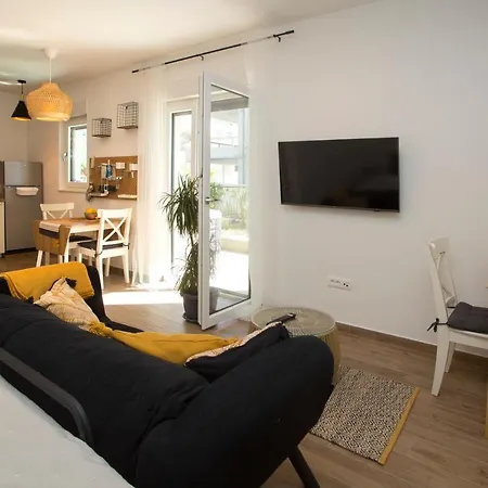 And Hot Tub Apartment Split